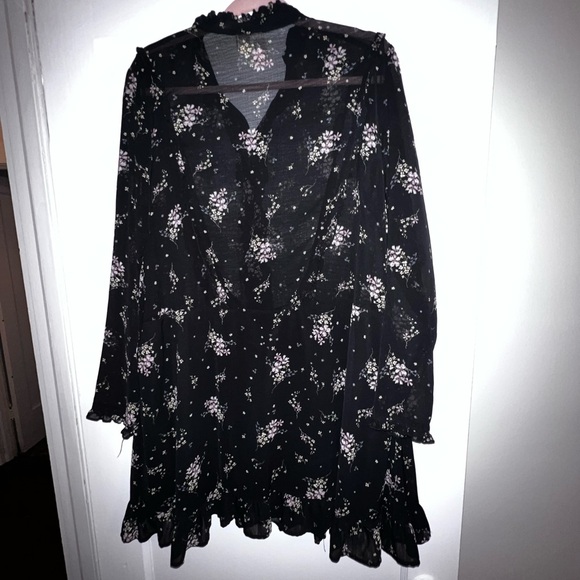 H&M Dresses & Skirts - H&M Floral Sheer Ruffle Dress